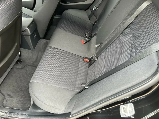 BMW X1 sDrive18i * AUTOMAAT * NAVIGATIE * AIRCO * 2013 Benzine 7