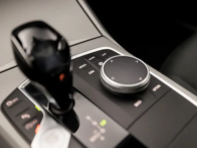 BMW 3 Serie 320i Sportline 2019 Benzine 31