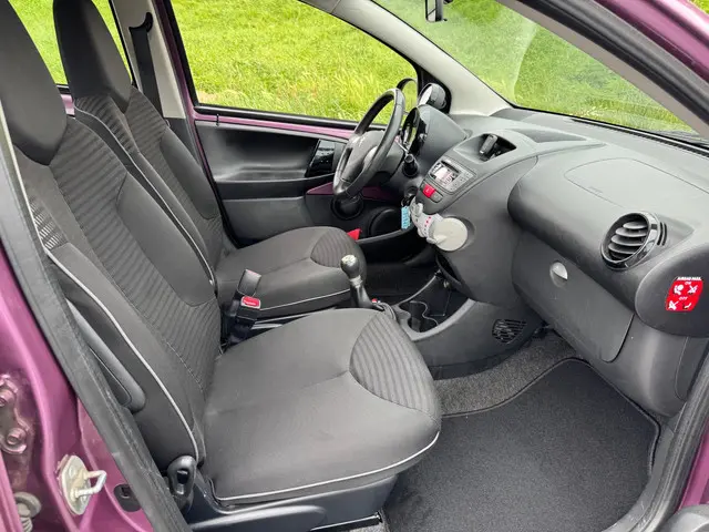 Peugeot 107 1.0 Envy 2013 Benzine 14