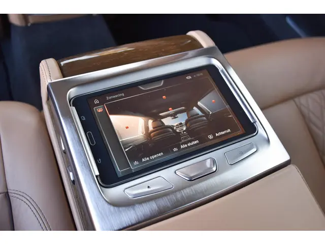 BMW 7 Serie 740Li High Executive 2015 Benzine 22