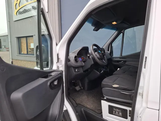 Mercedes-Benz Sprinter 211 2.2 CDI L2H2 2019 Diesel 16