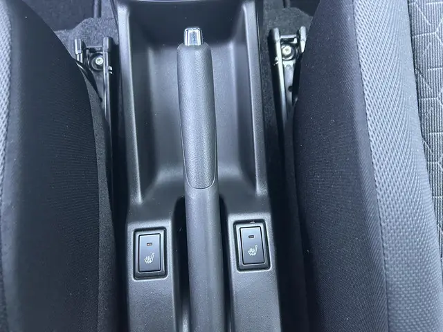 Suzuki Swift 1.2 Style Smart Hybrid 2025 Benzine 17