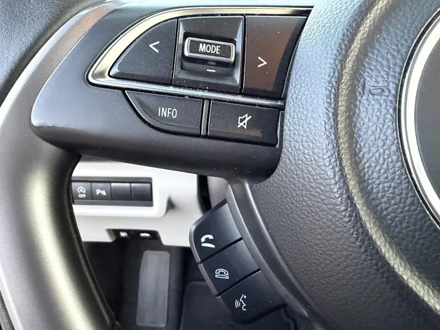 Suzuki Swift 1.2 Select Smart Hybrid 2025 Benzine 21