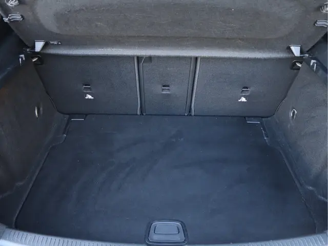 Mercedes-Benz A-Klasse 200 AMG-line 2019 Benzine 65