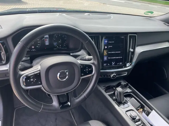 Volvo V60 2.0 B4 R-Design 2020 Benzine 4