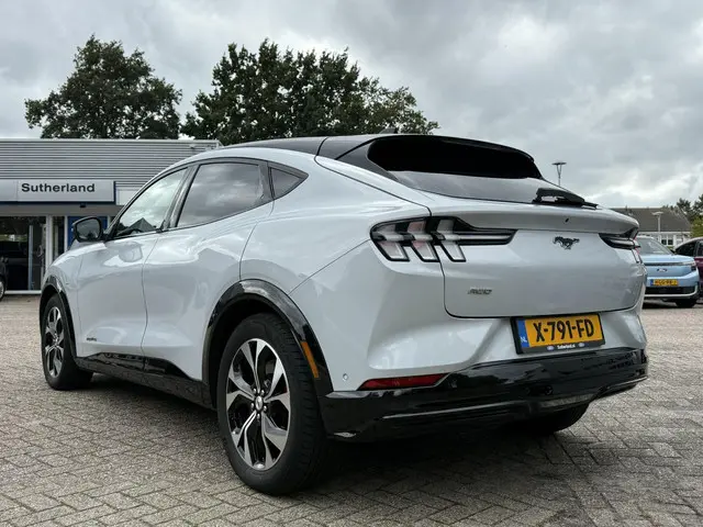 Ford Mustang Mach-E Premium AWD 75 kWh 2023 Elektrisch 4