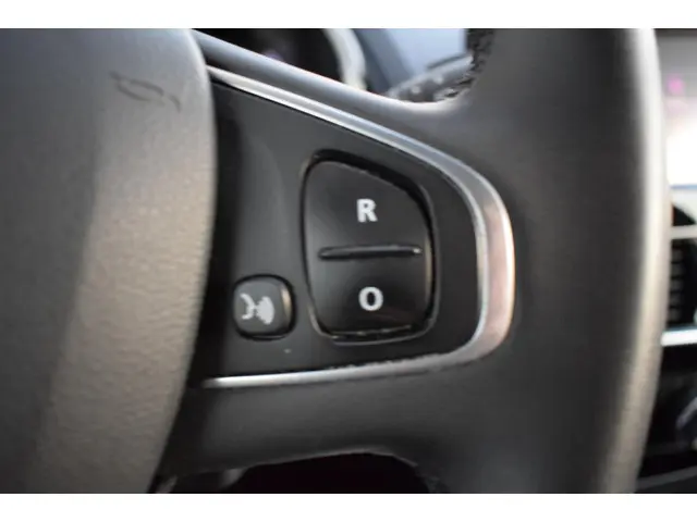 Renault Clio Estate 0.9 TCe Limited 2017 Benzine 14