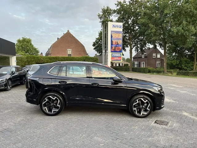 Volkswagen Tiguan 2.0 TDI R-Line Business+ 2024 Diesel 3