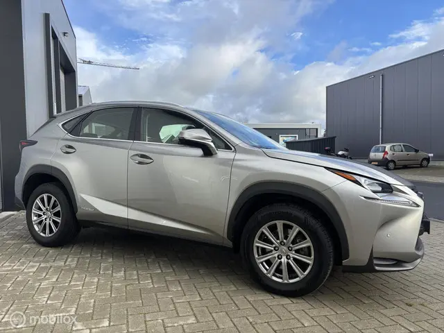 Lexus NX 300h AWD Luxury Line 2017 Hybride Benzine 3