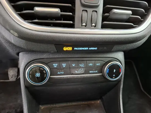 Ford Fiesta 1.0 EcoBoost Hybrid Titanium 2023 Benzine 12