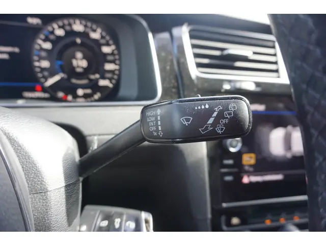 Volkswagen Golf 1.0 TSI Highline 2018 Benzine 14