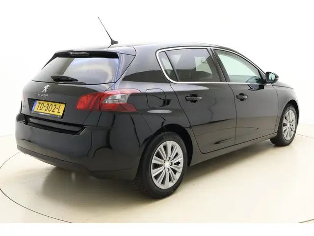 Peugeot 308 1.2 PureTech Allure 2018 Benzine 2