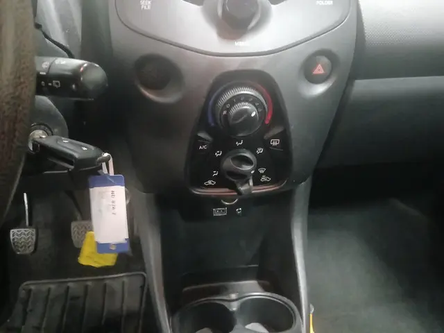 Toyota Aygo 1.0 VVT-i x-now - Frontschade 2017 Benzine 16