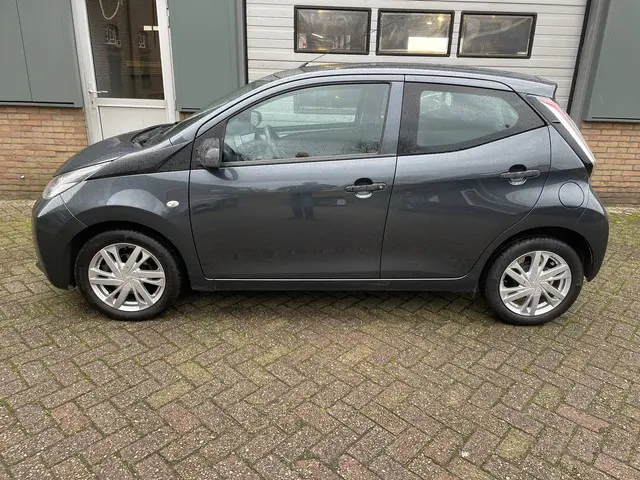 Toyota Aygo 1.0 VVT-i x-now 2017 Benzine 2