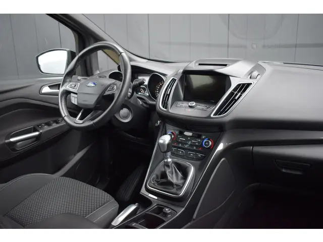 Ford C-MAX 1.5 Titanium 2019 Benzine 2