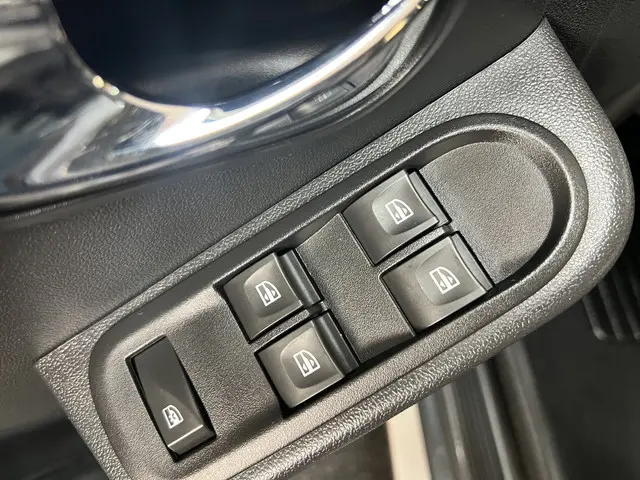 Dacia Duster 1.2 TCe 4x2 Blackshadow 2017 Benzine 24