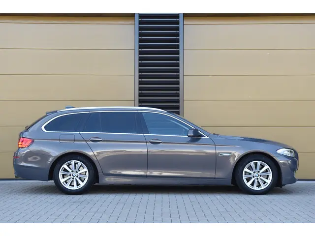 BMW 5 Serie Touring 535i High Executive 2012 Benzine 7