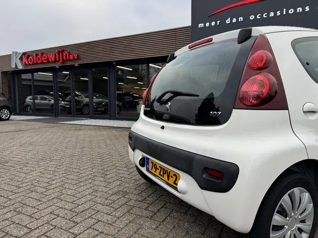 Peugeot 107 107 Active 2013 Benzine 6