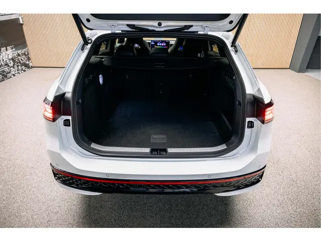 Volkswagen Passat R-Line Diesel 2024 Diesel 17