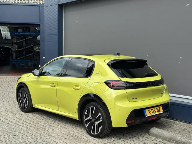 Peugeot e-208 EV GT 51 kWh 156 PK 2024 Elektrisch 4