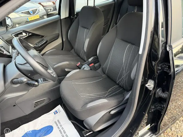 Peugeot 208 1.2 VTi Active,Airco,Cruise,5drs! 2013 Benzine 31