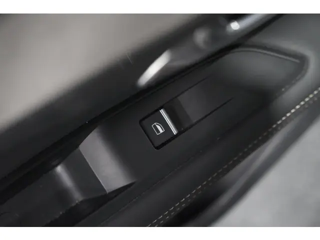 Peugeot 3008 HYbrid4 300 GT 2023 Hybride Benzine 36