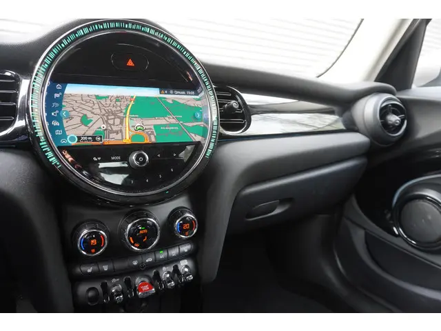 MINI 5-Deurs One 2022 Benzine 13