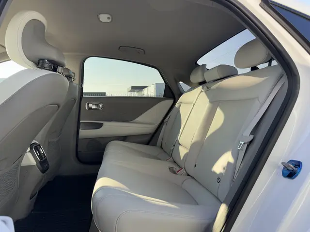 Hyundai IONIQ 6 Lounge 77.4 kWh 2023 Elektrisch 12
