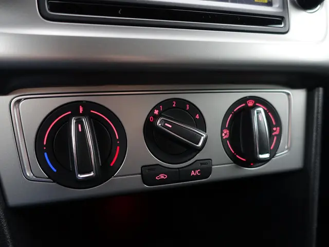 Volkswagen Polo 1.0 BlueMotion Highline- 2017 Benzine 11