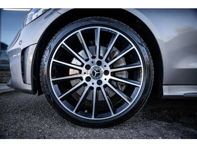 Mercedes-Benz C-Klasse Coupé 300 AMG 2019 Benzine 17