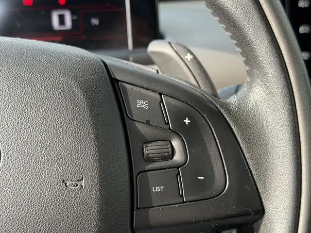 Citroën C4 Cactus 1.2 PureTech Shine 2017 Benzine 28