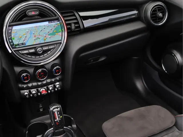 MINI Cooper Cabrio John Works Chili 2020 Benzine 28
