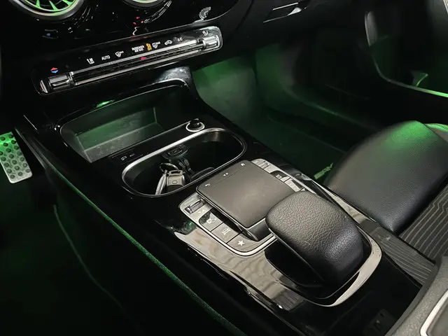 Mercedes-Benz A-Klasse 220 2019 Benzine 21