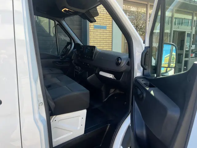 Mercedes-Benz Sprinter 317 1.9 CDI L2H2 2022 Diesel 23
