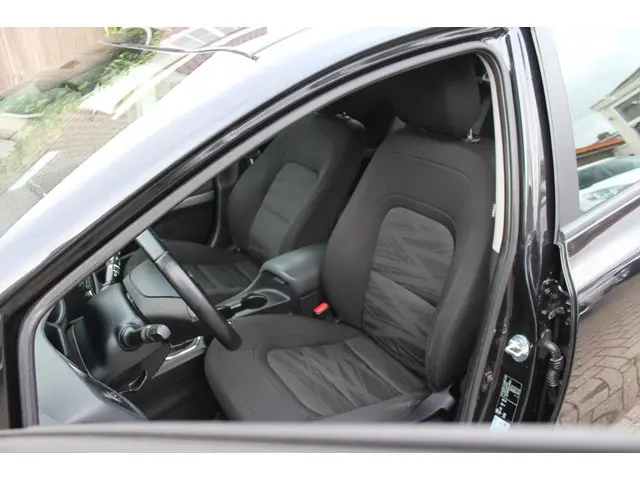 Kia cee'd 1.4 MPi ComfortLine Plus 2016 Benzine 10