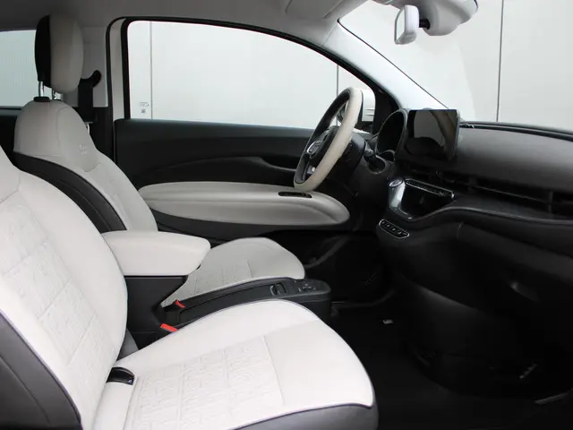 Fiat 500e La Prima 42 kWh 2023 Elektrisch 8