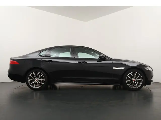 Jaguar XF 2.0d Portfolio 2018 Diesel 6