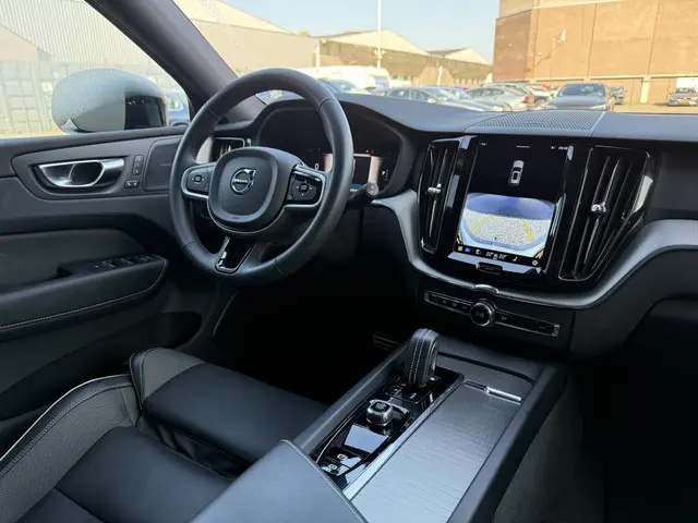 Volvo XC60 2.0 B5 R-Design 2022 Benzine 19