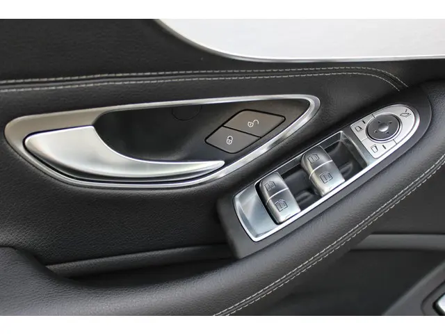 Mercedes-Benz C-Klasse Cabrio 180 Premium 2018 Benzine 33
