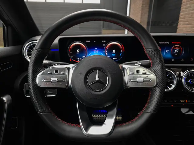 Mercedes-Benz A-Klasse 250 e AMG 2022 Hybride Benzine 26