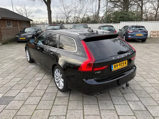 Volvo V90 2