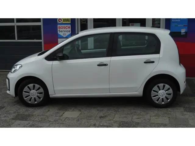 Volkswagen up! 1.0 BMT take up! 2018 Benzine 2