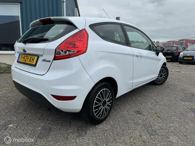 Ford Fiesta 1.25 Limited new apk|airco|boekjes 2012 Benzine 6