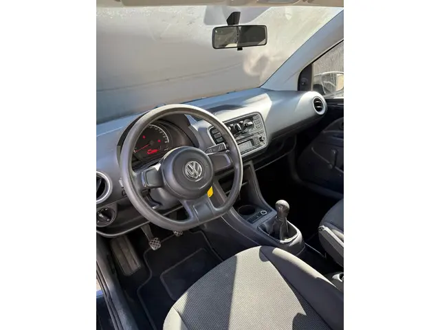 Volkswagen up! 3