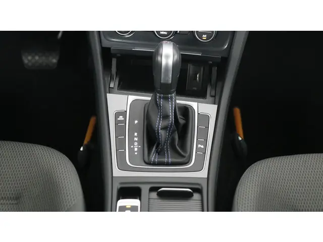 Volkswagen e-Golf 36kWh / 136pk E-DITION 2020 Elektrisch 34