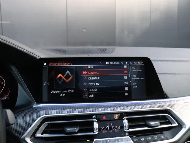 BMW X5 xDrive40i High Executive 2020 Benzine 6