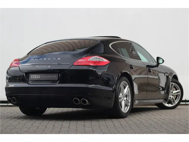 Porsche Panamera 4.8 S 2012 Benzine 12