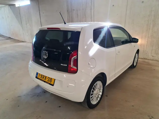 Volkswagen up! 1.0 high up! BlueMotion 2014 Benzine 7
