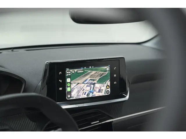 Peugeot 208 PureTech 100 Allure 2022 Benzine 50