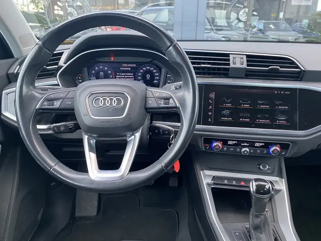 Audi Q3 35 TFSI Pro Line business 2019 Benzine 12